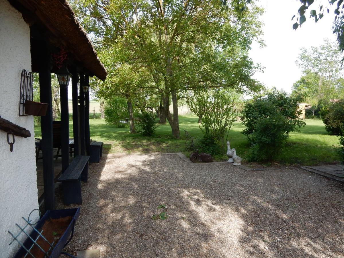 Herberg Tisza Tiszababolna Exterior photo