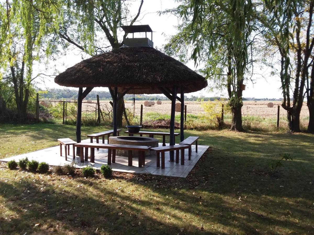 Herberg Tisza Tiszababolna Exterior photo